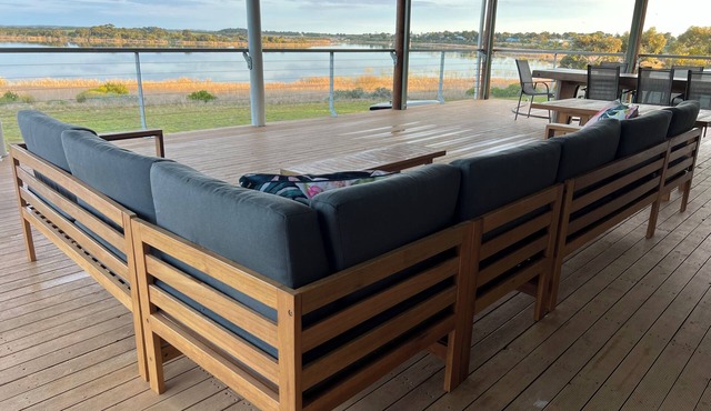 3fams/16people - Large House, Lake access & view, large property