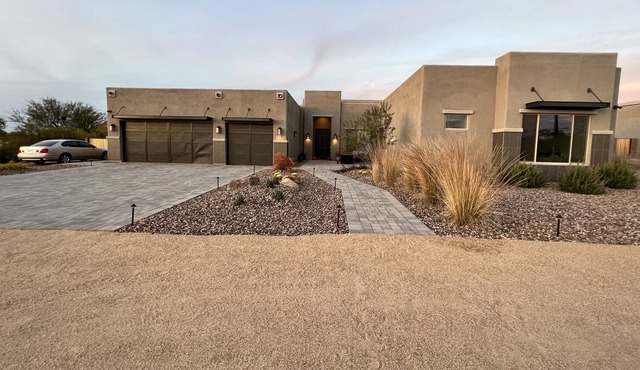 3k sqft home w/roof sunset patio, hot tub, firepits-25mi to stadium/downtowns