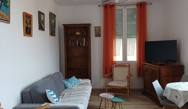3min walk BEACHES, PARKING Town Hall, Pedestrian street Quiet 42 m2 CLIM 3p max