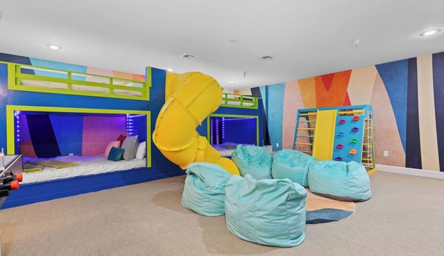 3min Walk to Ski Lift*Hot Tub*Epic Kids Room*Views