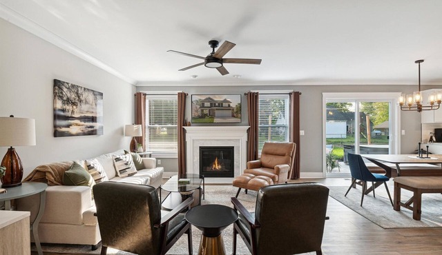 3mins DT/Hot tub + Fire Pit + BBQ/ Game Room/ 500Mbp/4 Bedroom/ Office