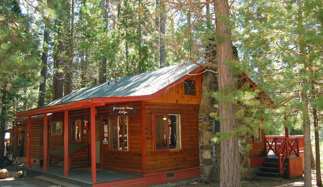 (3N) Lockwood Lodge at The Redwoods In Yosemite