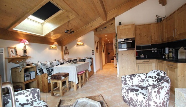 3P 55 m2 apartment in a luxury chalet. Very close to the lifts.