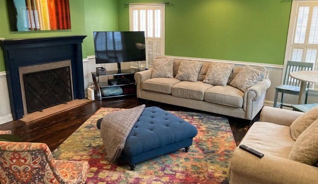 3pm checkout, Comfy Beds, Big Porch, Pool Table, Ping Pong, Grill, HBO