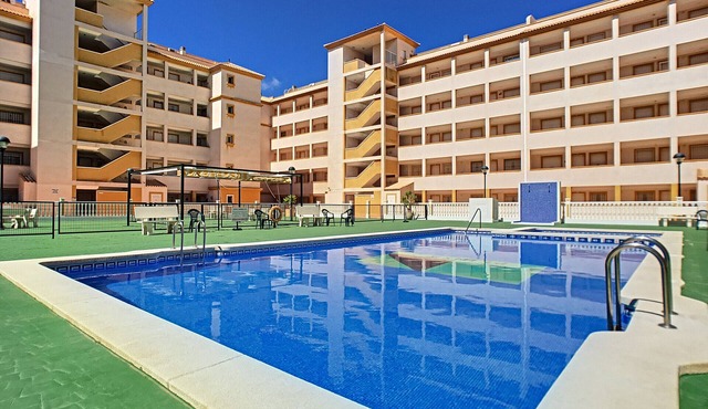 3rd floor apartment, free wifi, satellite tv, balcony, communal pool