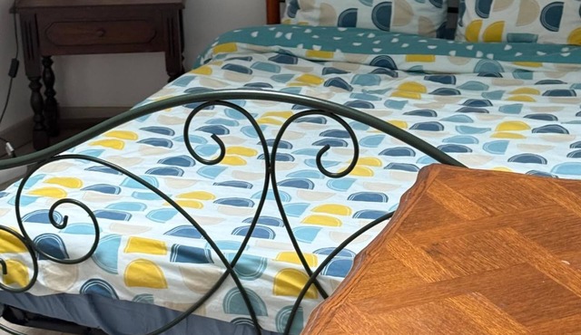 3RD FLOOR APARTMENT UNDER THE SLOPES