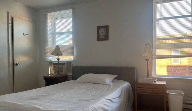 3rd Floor Apartment with 2 bedroom Queen size, 2 bathroom, Quiet, Private place