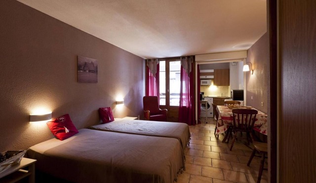 3rd floor, balcony, parking, tv, ski locker, 28m², Brides Les Bains