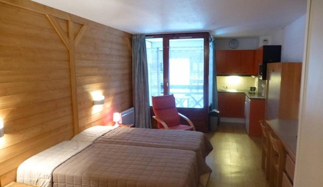 3rd floor, balcony, parking, tv, ski locker, 28m², Brides Les Bains