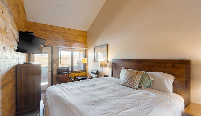 3rd-floor condo with balcony, indoor & outdoor pools, game room, gym, W/D