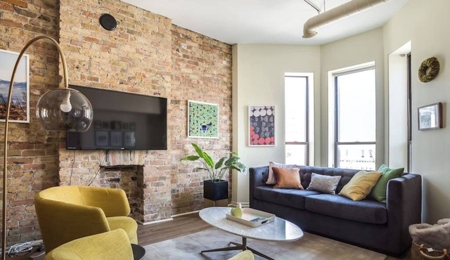 3rd Floor Flat in River North - 3N