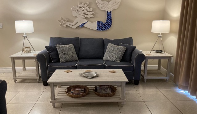 3rd floor, Right on the Beach! Cozy, Comfy, & a Stunning View! Near Pier Park!