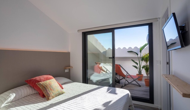 3SUITES - New building close to the beach and Barcelona
