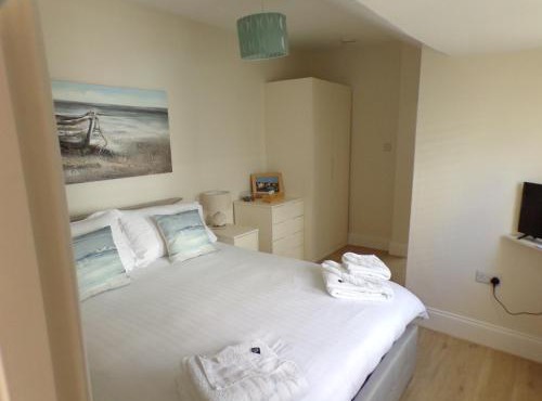 3TheDome - Luxury Ground Floor Apartment opposite the Beach, Barton on Sea