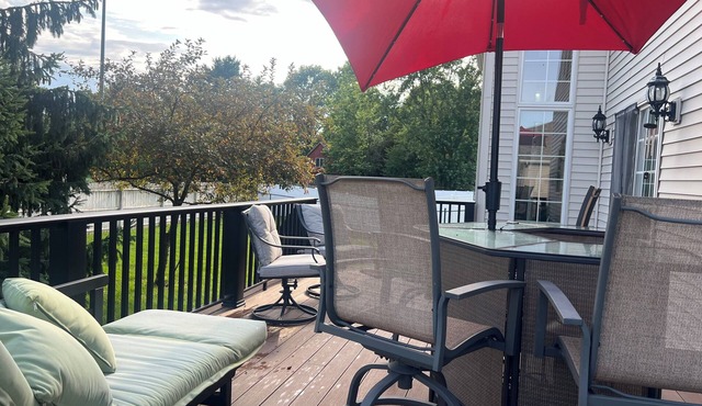 4,000+ sq. foot house on a quiet cul-de-sac about 15 minutes from ND campus!