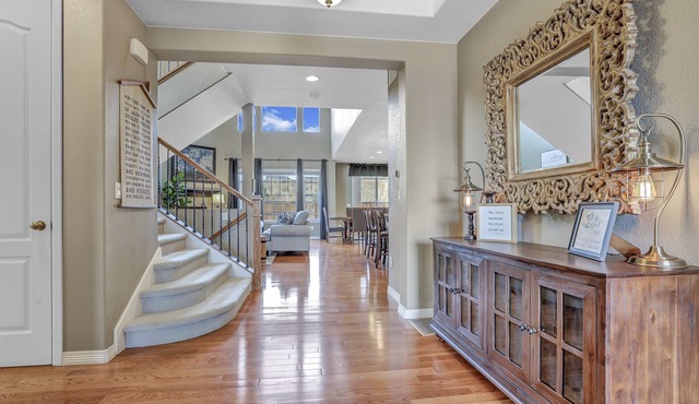 4,000 sqft Cozy Mtn Home! Huge Game Room! Family Friendly Pool Table