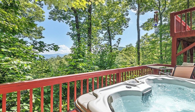 4,000ft in Elevation with Layered Mtn Views, HOT TUB, Wifi, Firepit, and privacy