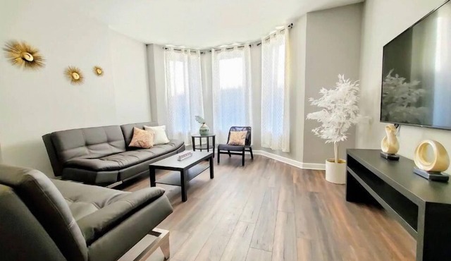 4 #1S - 4 Bedroom/1.5 Bath Condo near McCormick Place, Wintrust Arena