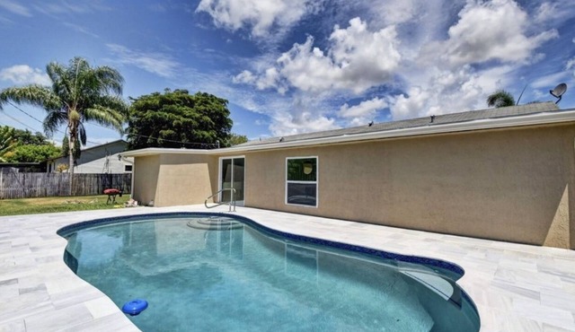 4/2 Gem w/Private Pool