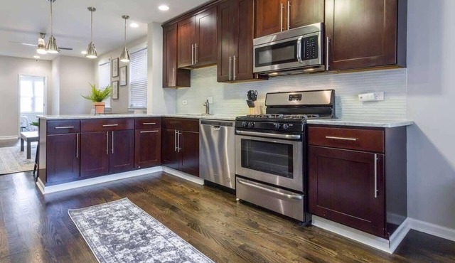 4/2 Home + Foosball Table | Near Wrigley