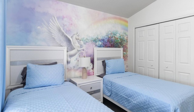 4/2 Private Pool house near all famous attractions!