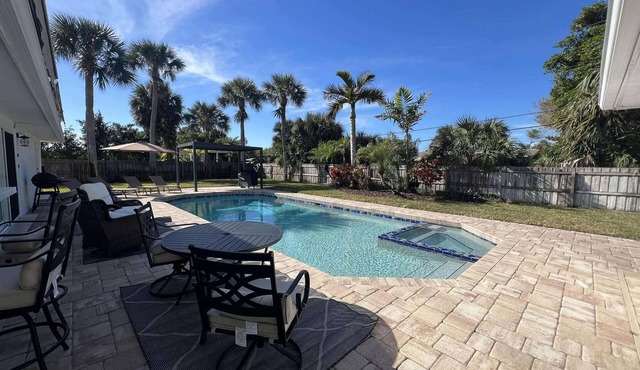 4/3 Home on A1A with private beach access WiFi, fitness room & heated pool