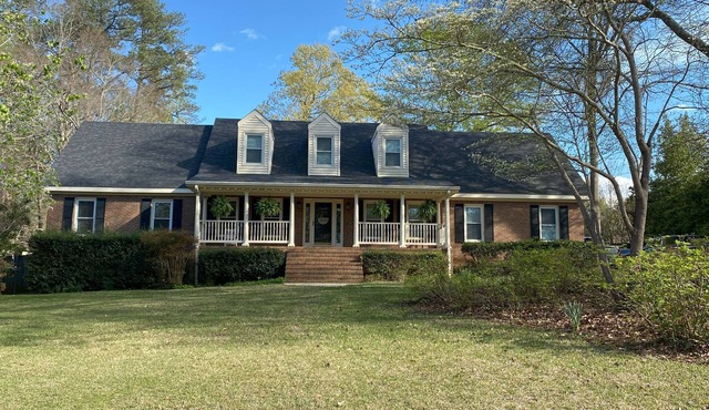 4.3 Miles/10 mins to Augusta National/Masters. Large quiet lot. Near West Lake.