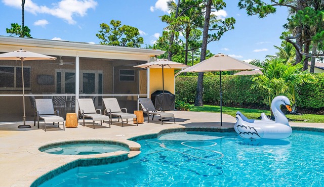 *4/3 Pool Home w/Private Backyard, 3 mi to Beach!