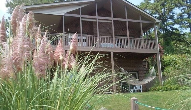 4/3, Waterfront Home w/Covered Dock, Child Sand Play Pit, Pet Friendly!