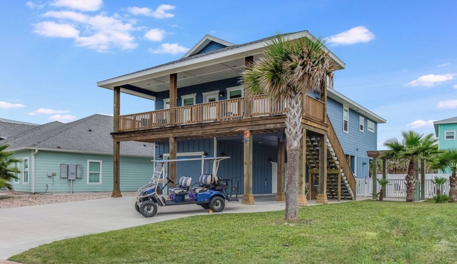 4/4. Pool & Golf Cart. 1st Floor Master Suite. 2 Masters Up, Boat Parking. n