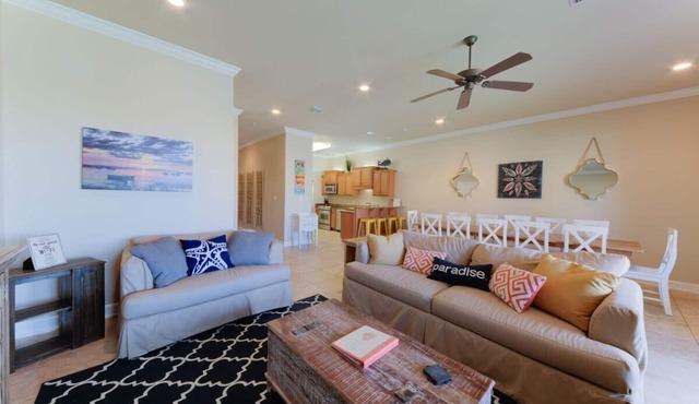 🌞 4.5 Bedroom 3 Bath townhome with 2 community pools 🏖️