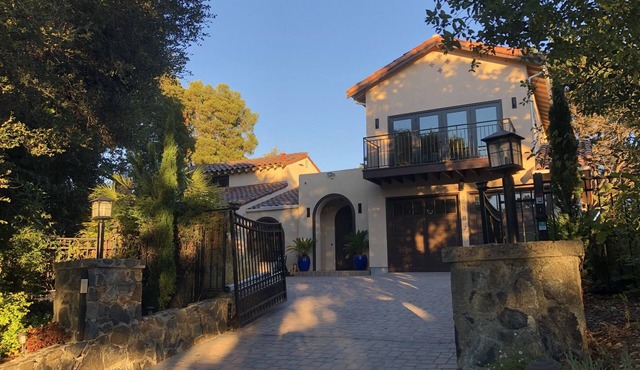 4-5 Bedroom 4-5 Bath Luxury Home with Pool, Spa, fenced yard.