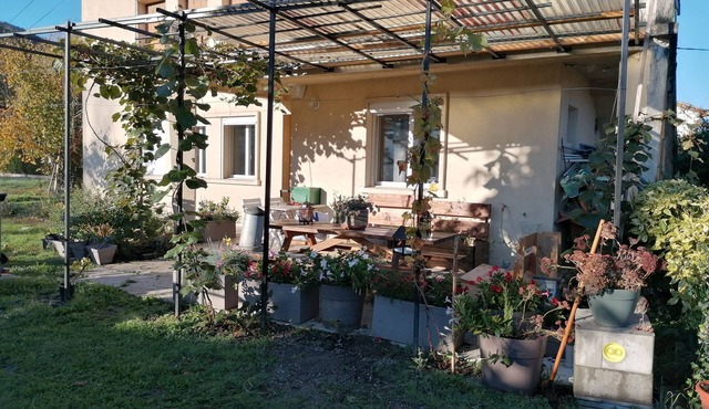 4/5-person garden apartment in renovated villa