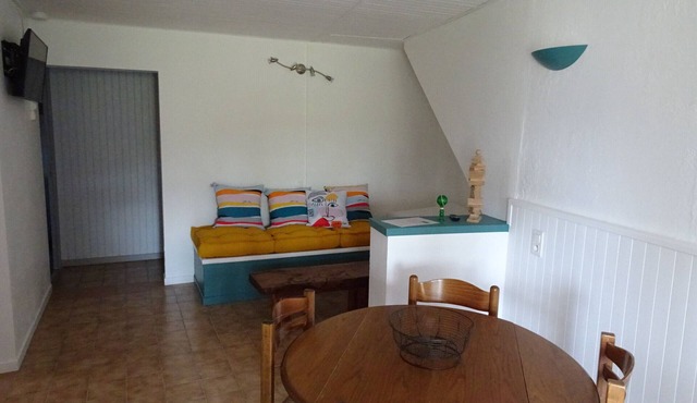 4/5 person south-facing gite with covered terrace & swimming pool