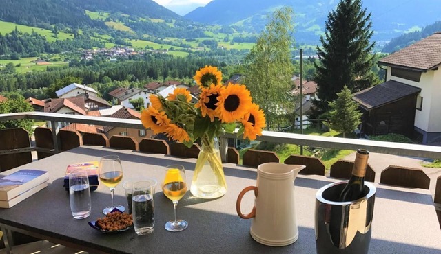 4.5 room holiday flat with mountain views
