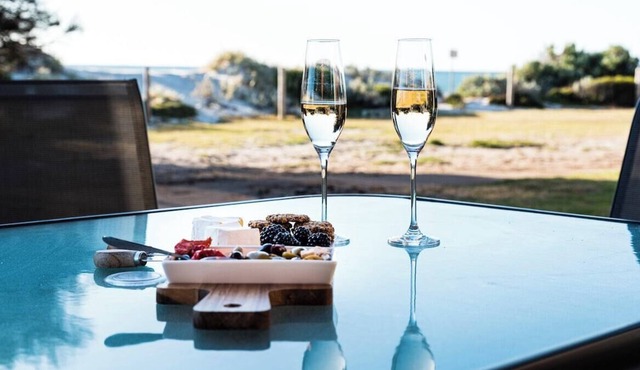 4/5 Ulah Place, Semaphore Park · Beachfront Escape