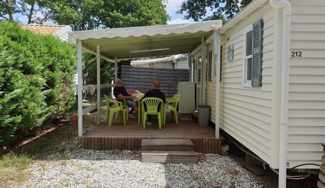 4/6 PERSON MOBILE HOME ON WARM, FAMILY CAMPSITE PLOT