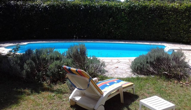 4/6 person self-contained cottage with private pool