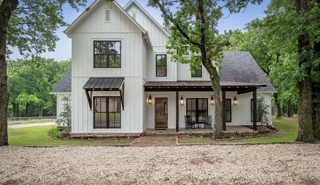 4,750 Sq. Ft. Texoma Luxury Home w/Hot Tub
