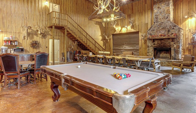 4,800-Sq-Ft Cabin w/Creek Access in Caulfield