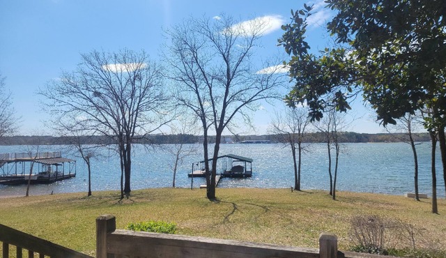 4-928L Hartwell Marina Vista - Pets welcome - WIFI - Level LAKEFRONT Lot