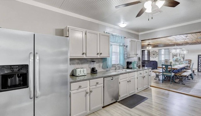 4.95 ac Country Home with pool, basketball/volleyball/soccer and more.
