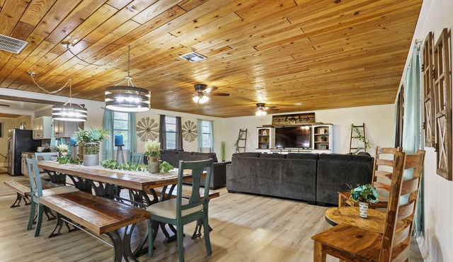 4.95 acres, pool/basketball/volleyball/soccer close to ATV, Safari, Range, Golf