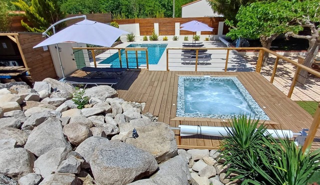 4* accommodation in a villa for 10 people, pool & jacuzzi