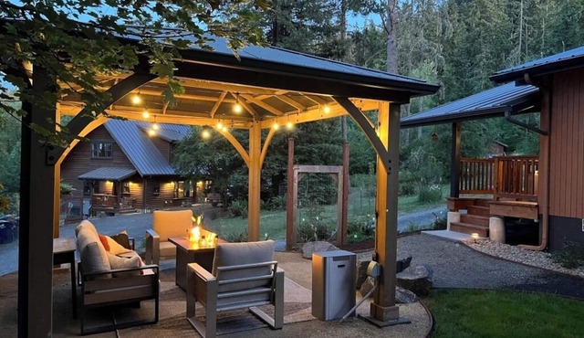 4 Acre Hiker's Nature Sanctuary in town