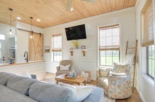 4-Acre Plot Farmhouse-Chic Retreat in Forest!