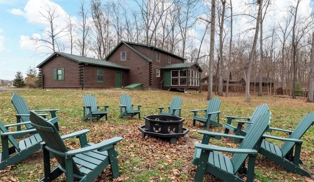 4 Acres I Pac Man I King I 10 mins to Polaris