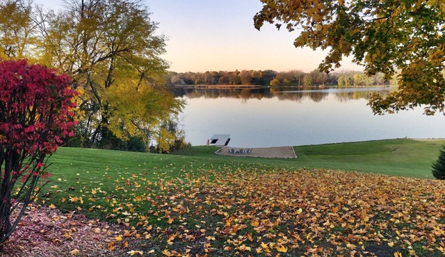 4 Acres of private lakefront - Fox Chain Of Lakes - 1 hour from Chicago