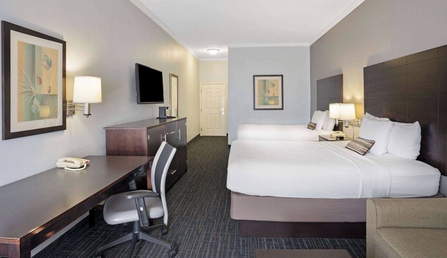 4 Affordable Rooms Ideal For Family Stay | Free Parking