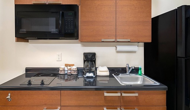 4 Affordable Studios Near Omaha’s Top Attractions & Close to Eppley Airfield